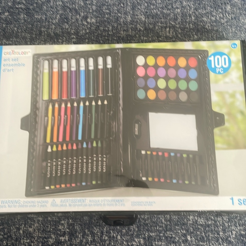 NWT - Creatology Art Set. 100 pc.